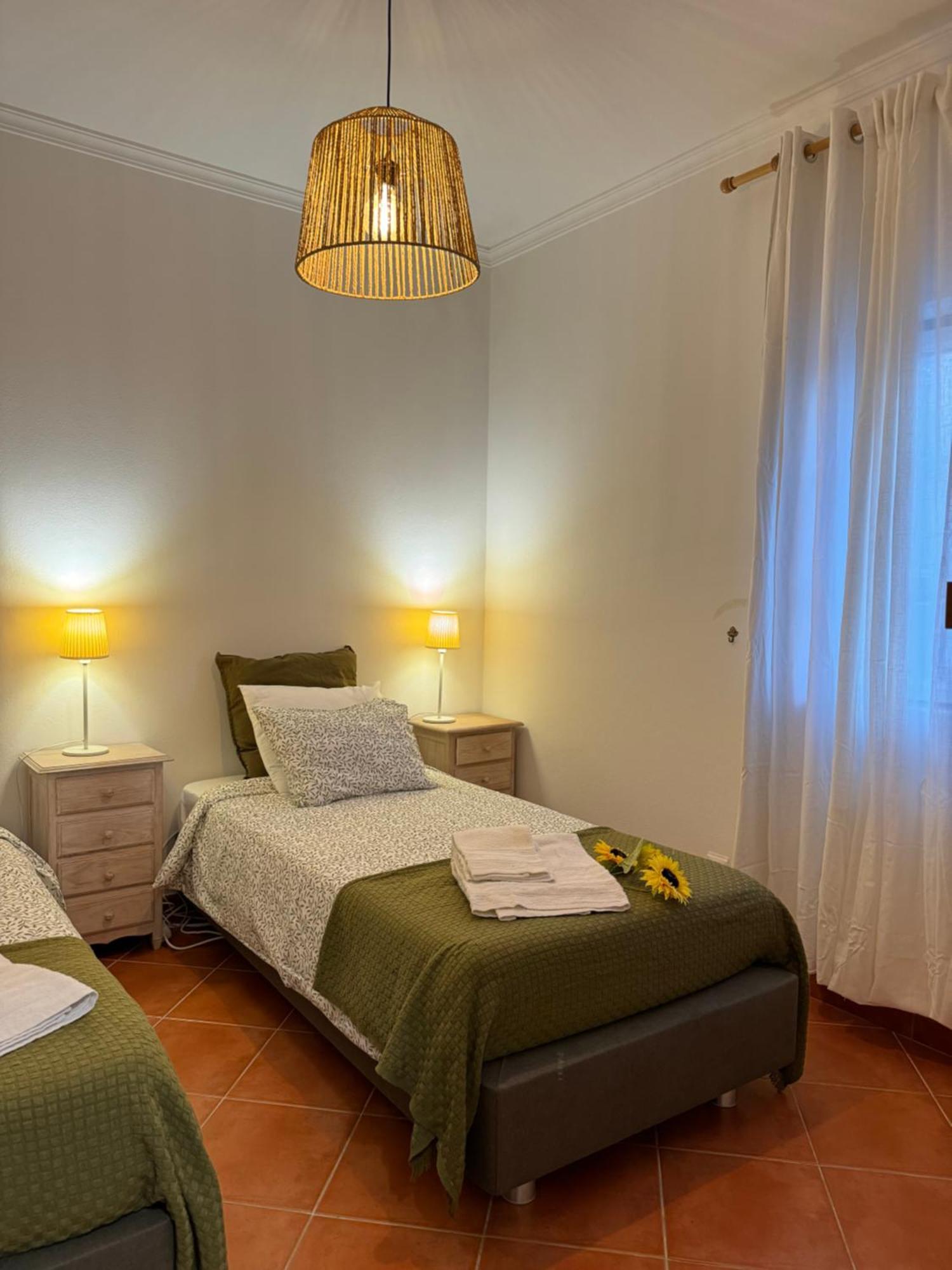 Quarto Duplo Com Terraco E Casa De Banho Privativa - Em Casa De Praia Em Almograve - Trilho Dos Pescadores Exterior foto