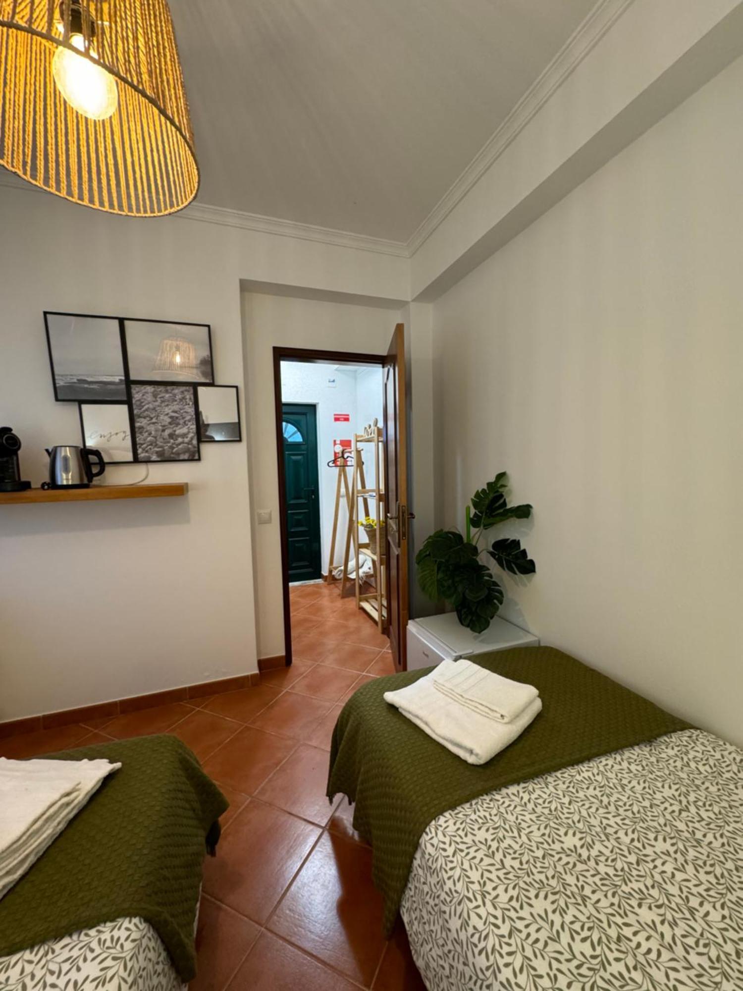 Quarto Duplo Com Terraco E Casa De Banho Privativa - Em Casa De Praia Em Almograve - Trilho Dos Pescadores Exterior foto